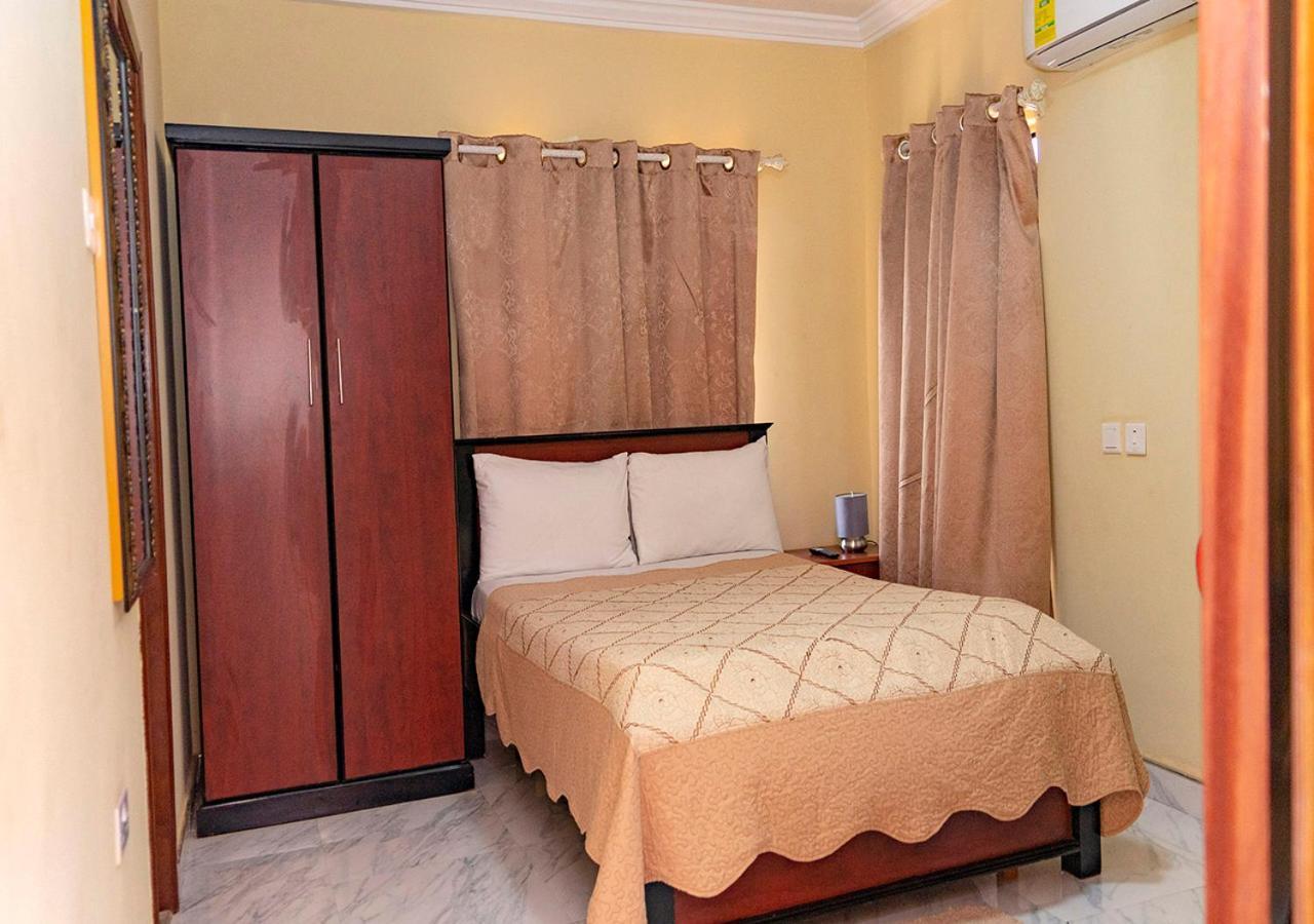 La-Viv Royal Hotel คูมาซี ภายนอก รูปภาพ