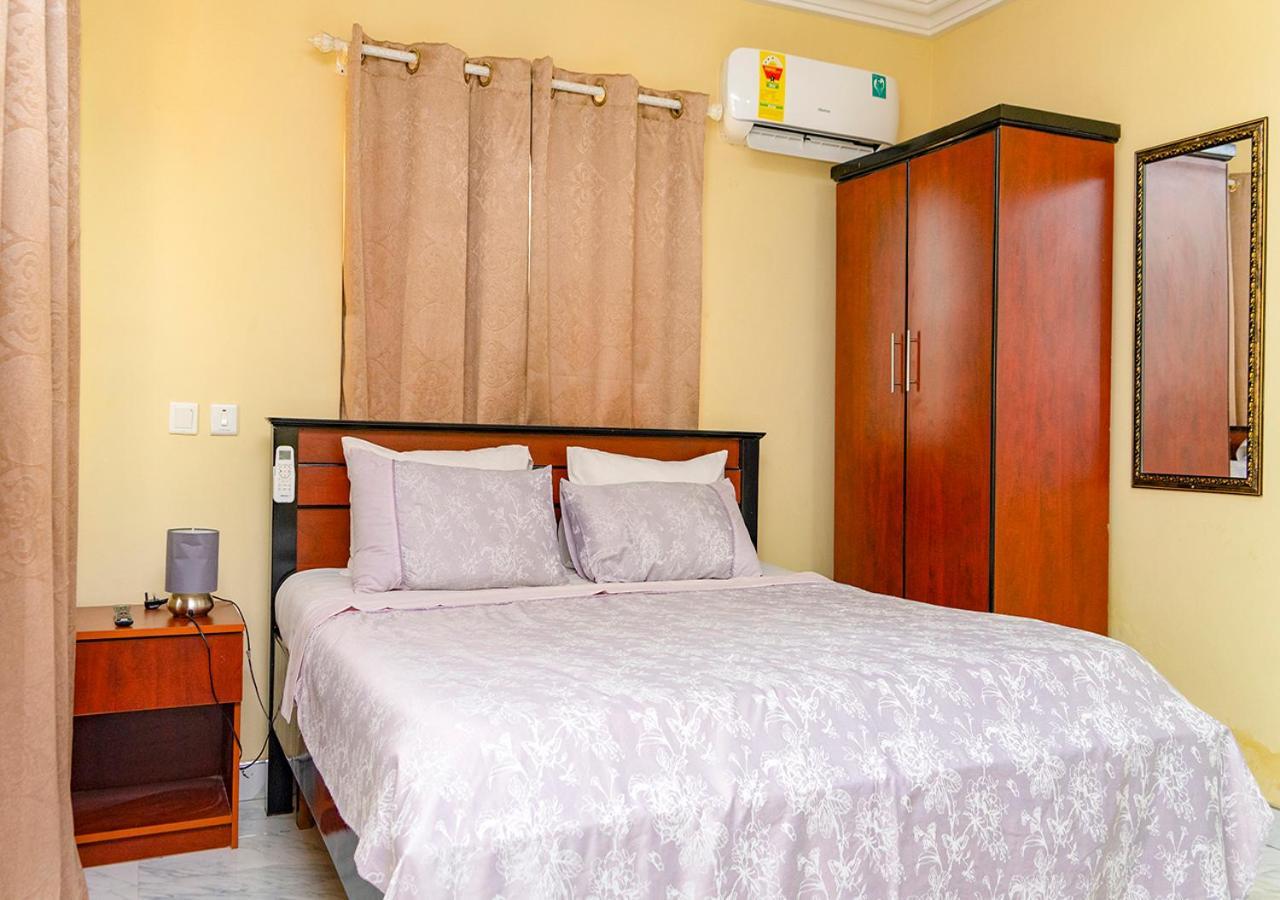 La-Viv Royal Hotel คูมาซี ภายนอก รูปภาพ