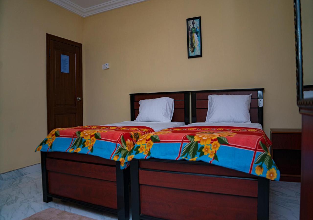 La-Viv Royal Hotel คูมาซี ภายนอก รูปภาพ
