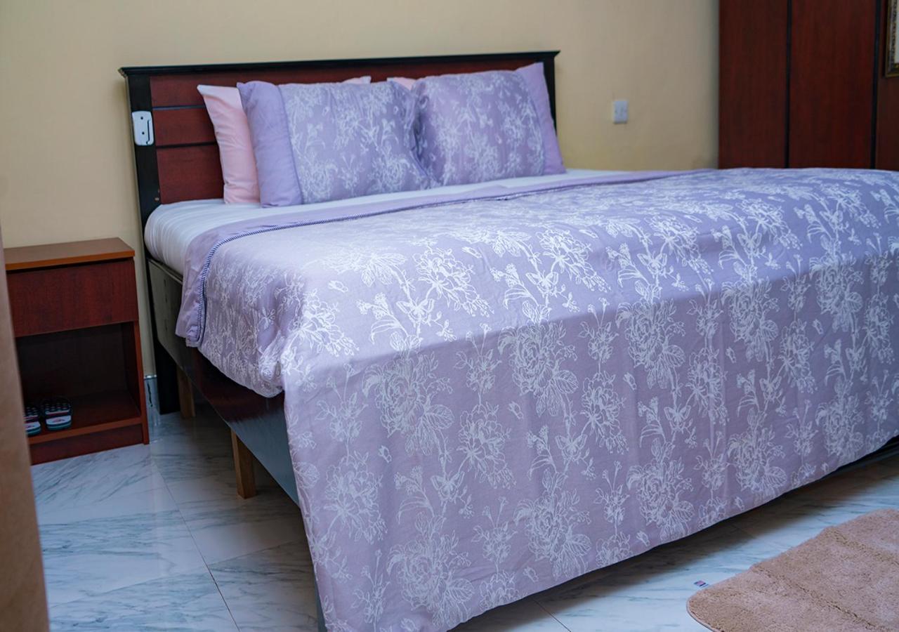 La-Viv Royal Hotel คูมาซี ภายนอก รูปภาพ